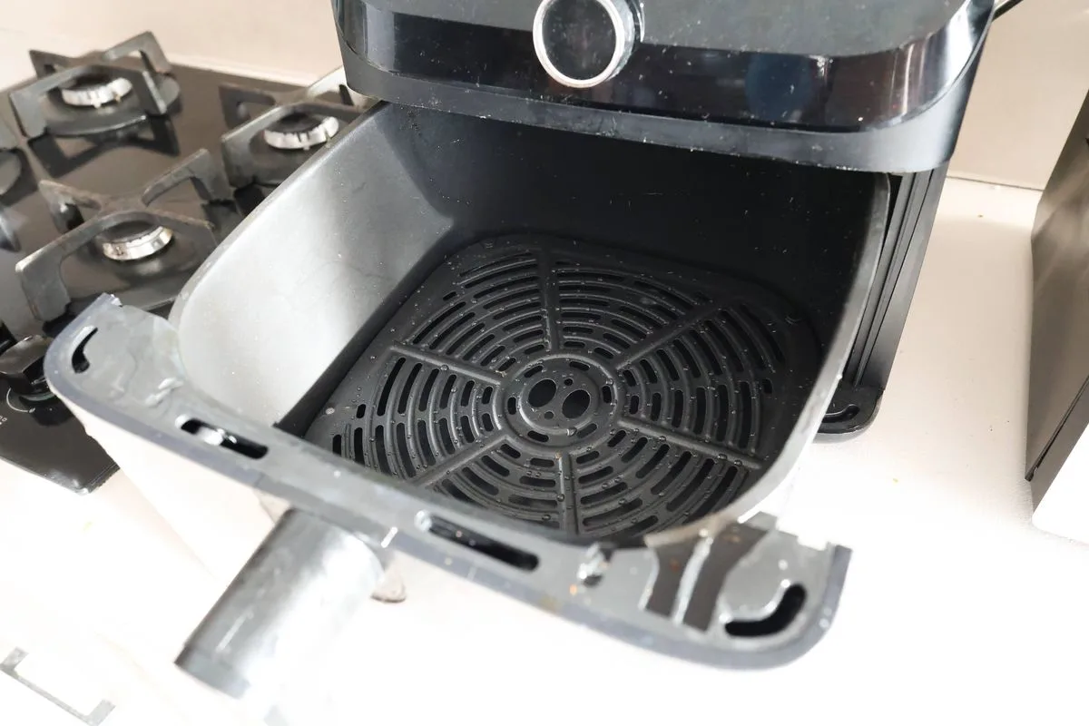 air fryer grease trap cleaning